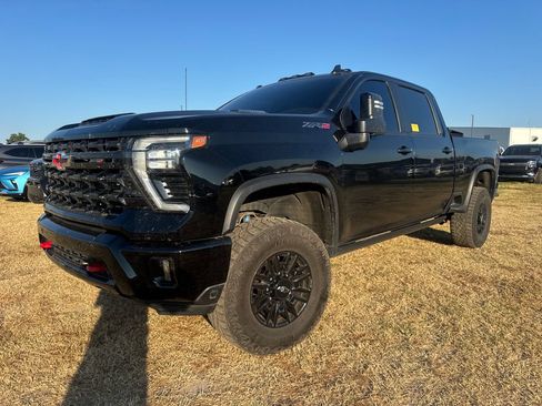 Used 2025 Chevrolet Silverado 2500 ZR2 w/ Technology Package AWD/4WD image 1