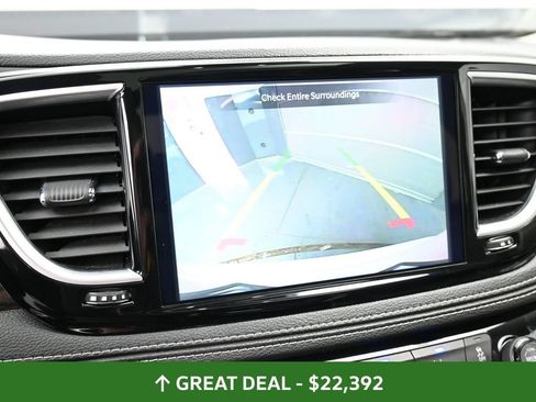 Used 2023 Chrysler Pacifica Limited FWD image 37