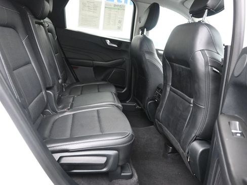 Used 2022 Ford Escape SEL w/ Technology Package FWD image 10