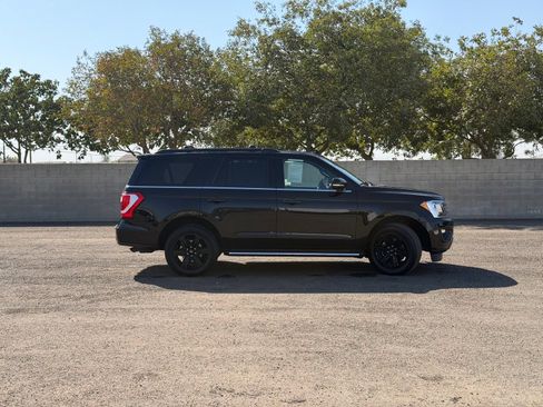 Used 2021 Ford Expedition XLT AWD/4WD image 2