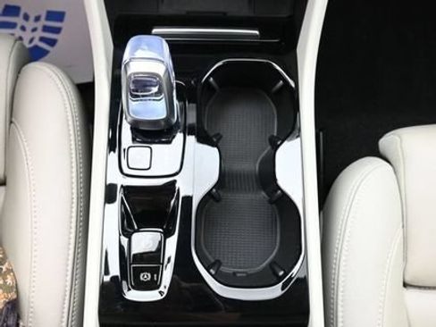 Used 2024 Volvo XC40 B5 Ultimate w/ Climate Package AWD/4WD image 11