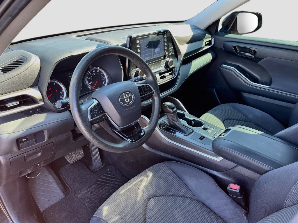 Used 2021 Toyota Highlander L FWD image 9