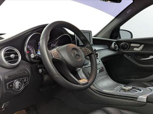 Used 2018 Mercedes-Benz GLC 300 4MATIC w/ Premium Package image 24