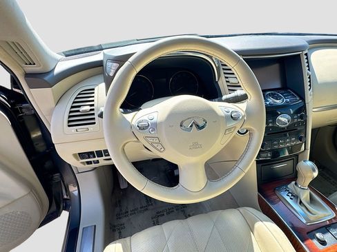 Used 2016 INFINITI QX70 AWD w/ Premium Package image 10