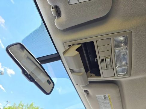 Used 2011 Toyota Venza AWD w/ Convenience Pkg image 29