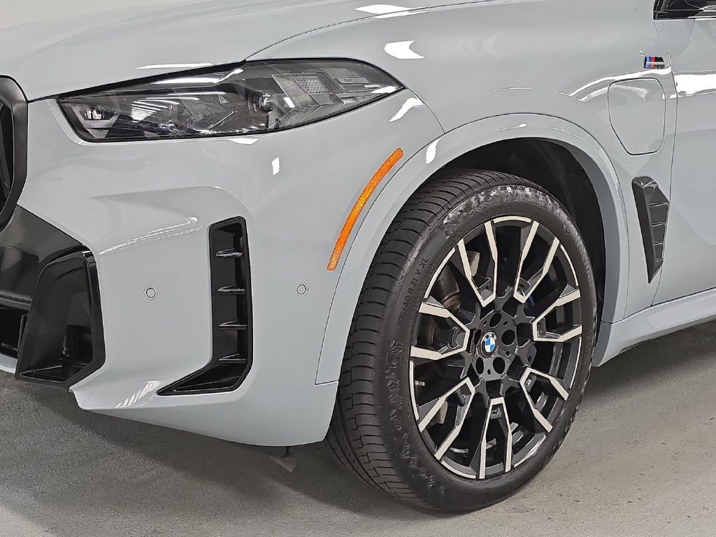 Used 2025 BMW X5 xDrive50e w/ M Sport Package AWD/4WD image 11