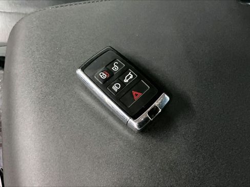 Used 2019 Land Rover Discovery HSE image 13