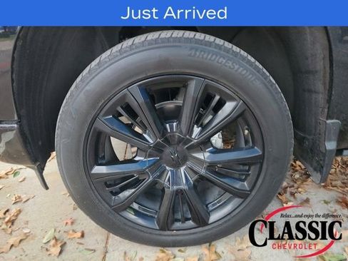 Used 2023 Chevrolet Silverado 1500 High Country w/ High Country Premium Package image 17