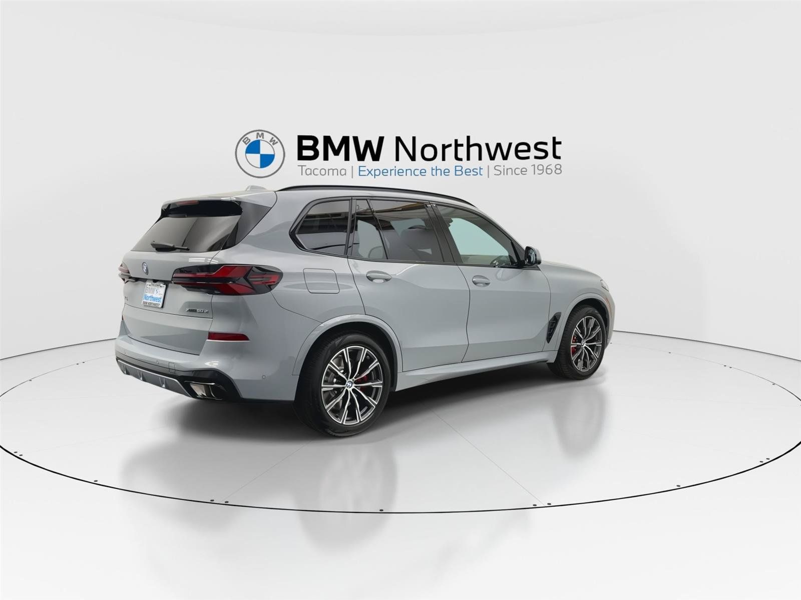 New 2026 BMW X5 xDrive50e w/ M Sport Package AWD/4WD image 3