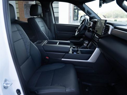 Used 2025 Toyota Tundra Limited AWD/4WD image 14