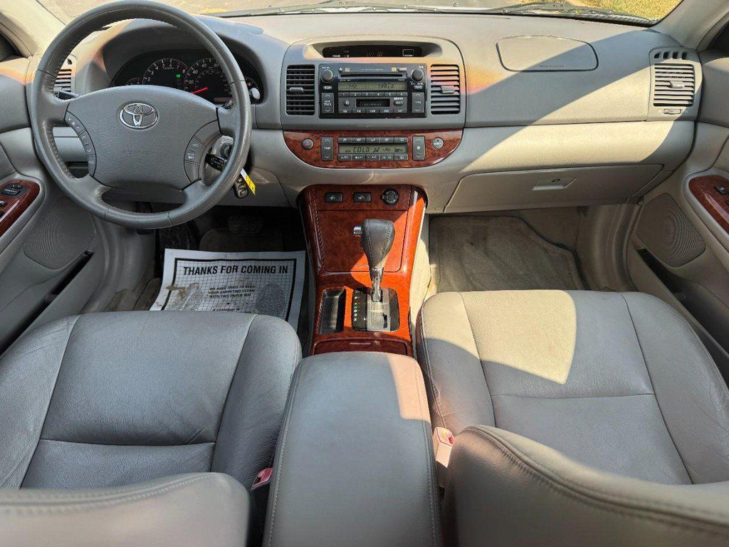Used 2005 Toyota Camry XLE w/ XLE Premium Plus Pkg FWD image 14