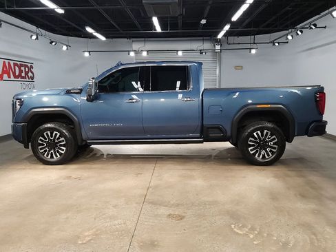 Used 2025 GMC Sierra 2500 Denali Ultimate AWD/4WD image 4