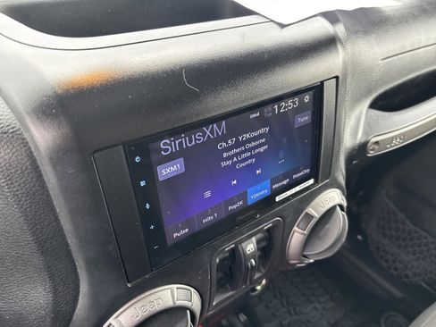 Used 2017 Jeep Wrangler Unlimited Sport w/ Quick Order Package 24S AWD/4WD image 19