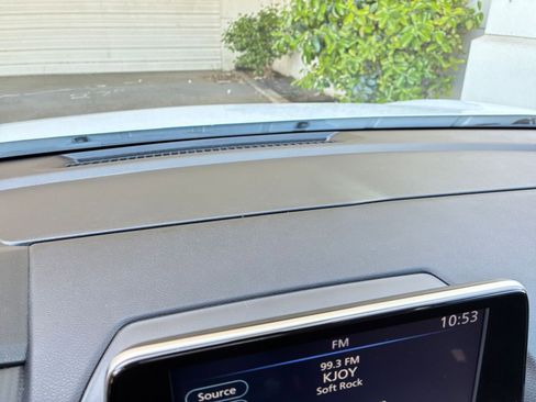 Used 2025 Nissan Sentra SV FWD image 17