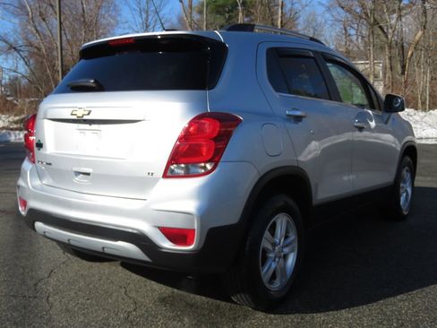 Used 2017 Chevrolet Trax LT w/ LT Convenience Package image 5