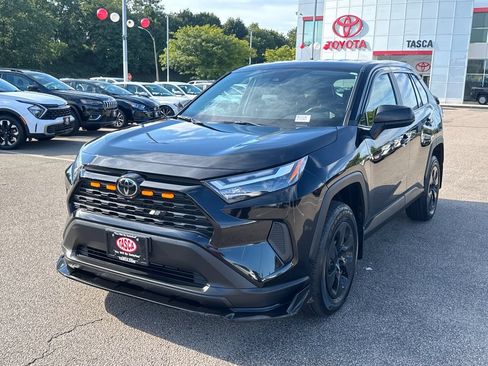 Used 2025 Toyota RAV4 LE AWD/4WD image 3