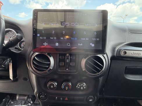 Used 2014 Jeep Wrangler Unlimited Sport w/ Quick Order Package 24S AWD/4WD image 28