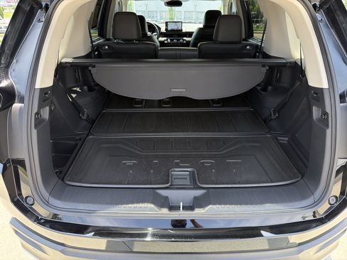 Used 2025 Honda Pilot Elite image 32