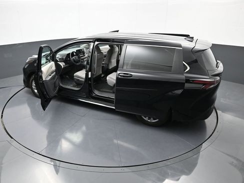 Used 2024 Toyota Sienna LE w/ Protection Package (TMS) AWD/4WD image 40