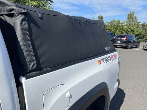 Used 2021 Toyota Tacoma TRD Off-Road AWD/4WD image 9