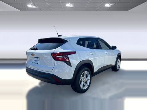 New 2026 Chevrolet Trax LS w/ LS Convenience Package FWD image 8