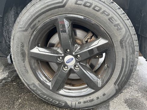 Used 2017 Ford Explorer XLT w/ Equipment Group 202A image 11