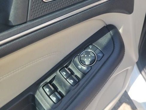 Used 2023 Ford Edge Titanium AWD/4WD image 16