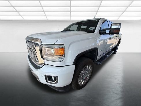 Used 2016 GMC Sierra 2500 Denali w/ Duramax Plus Package AWD/4WD image 5