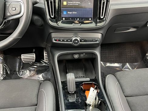 Used 2021 Volvo XC40 P8 Recharge w/ Advanced Package image 13