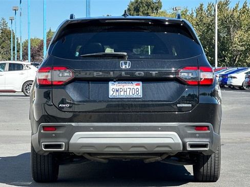 Used 2025 Honda Pilot Touring image 5