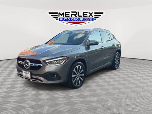 Used 2021 Mercedes-Benz GLA 250 4MATIC w/ Premium Package image 4