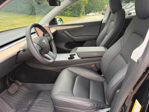 Used 2025 Tesla Model Y Long Range AWD/4WD image 6