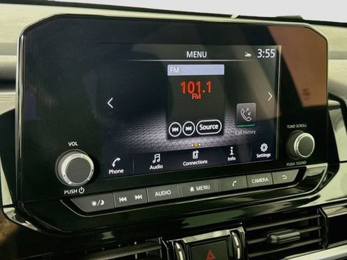 Used 2024 Nissan Pathfinder SV FWD image 14