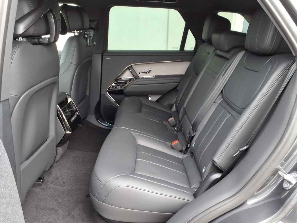 New 2026 Land Rover Range Rover Sport SE AWD/4WD image 8