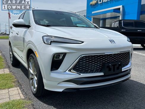 Used 2025 Buick Encore GX Avenir w/ Avenir Technology Package FWD image 1