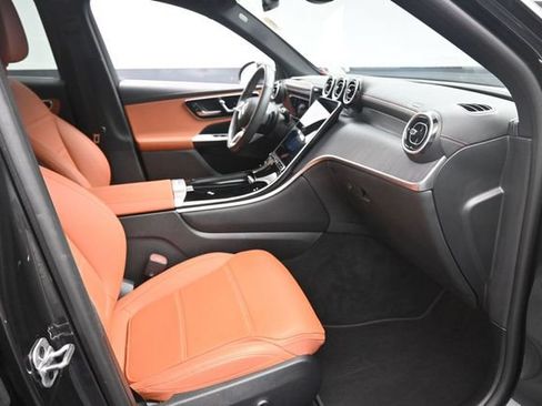 Used 2025 Mercedes-Benz GLC 300 image 28