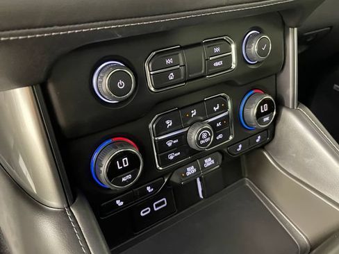 Certified 2022 Chevrolet Tahoe Z71 w/ Luxury Package AWD/4WD image 9