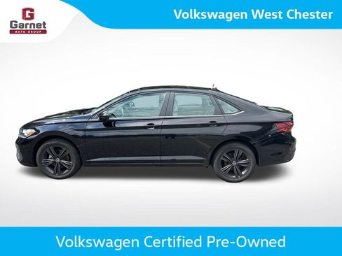 Used 2024 Volkswagen Jetta SE w/ Panoramic Sunroof Package FWD image 2