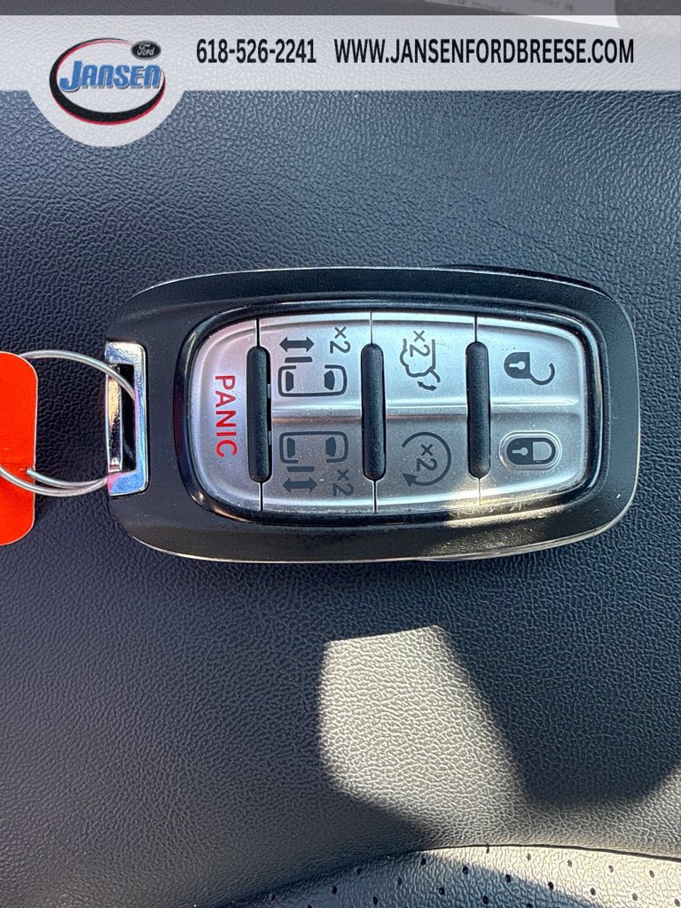 Used 2025 Chrysler Pacifica Select FWD image 36