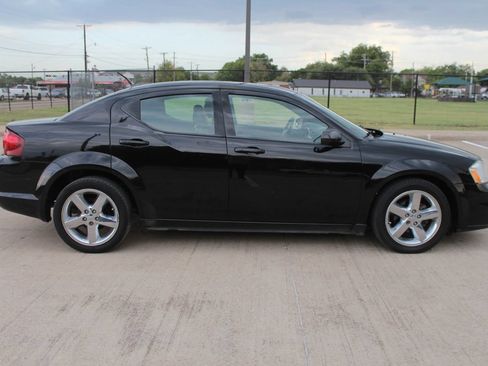 Used 2011 Dodge Avenger Lux FWD image 5