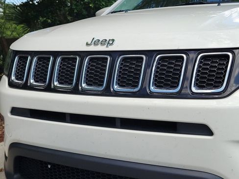 Used 2019 Jeep Compass Latitude FWD image 3