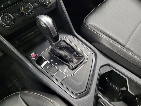 Used 2021 Volkswagen Tiguan SE image 26