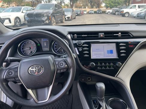 Used 2018 Toyota Camry LE image 11