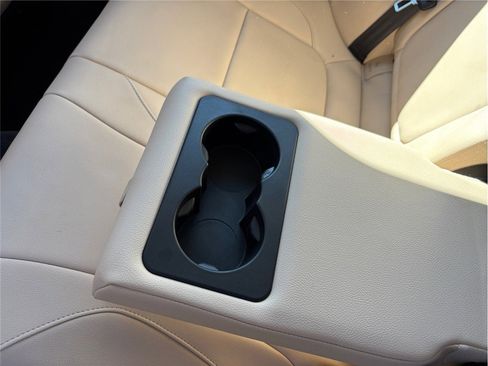 Used 2018 Jaguar XF Premium image 44