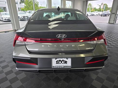 New 2026 Hyundai Elantra Limited FWD image 4