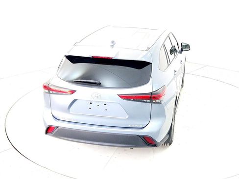 Certified 2021 Toyota Highlander XLE image 17