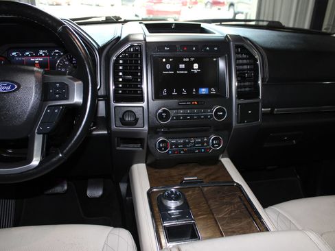 Used 2018 Ford Expedition Platinum RWD image 14