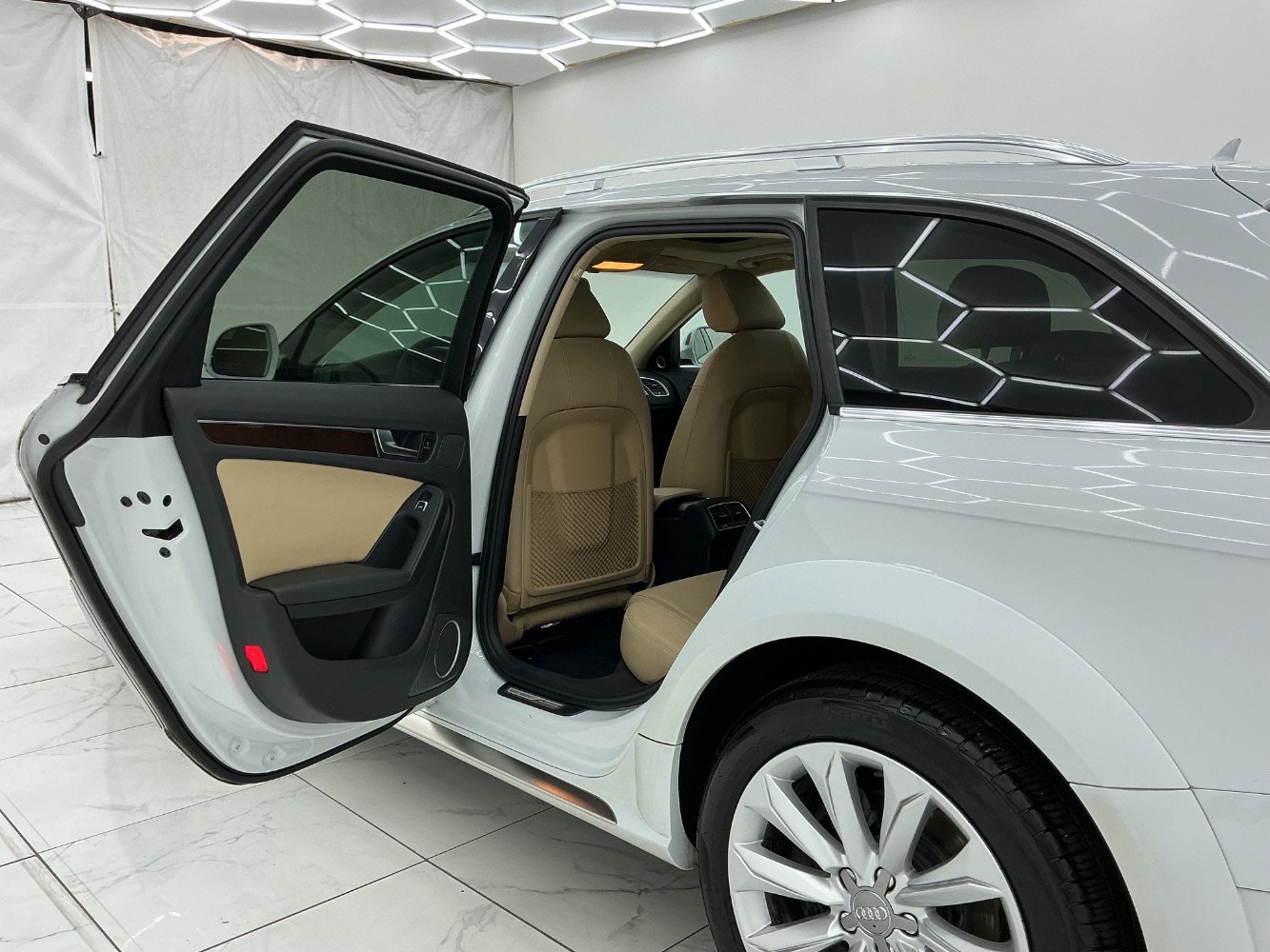 Used 2016 Audi A4 Premium Plus w/ Technology Package AWD/4WD image 22