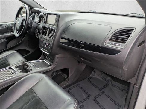 Used 2016 Dodge Grand Caravan SXT image 24