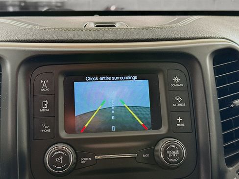 Used 2018 Jeep Cherokee Latitude FWD image 21